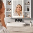 vonios spintele su apsvietimu ir lentynelemis.jpg1